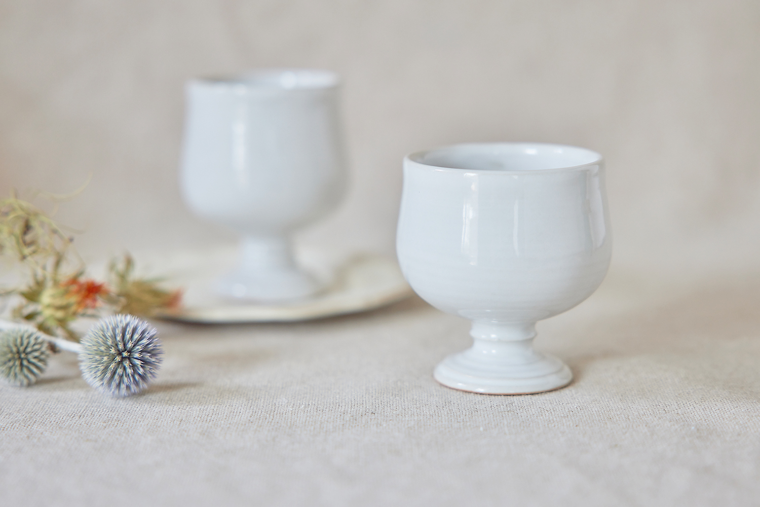 白い陶器のワインカップ  A